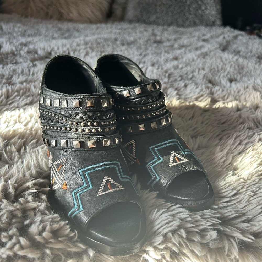 Lane Aztec Peep Toe - Picture 3 of 8